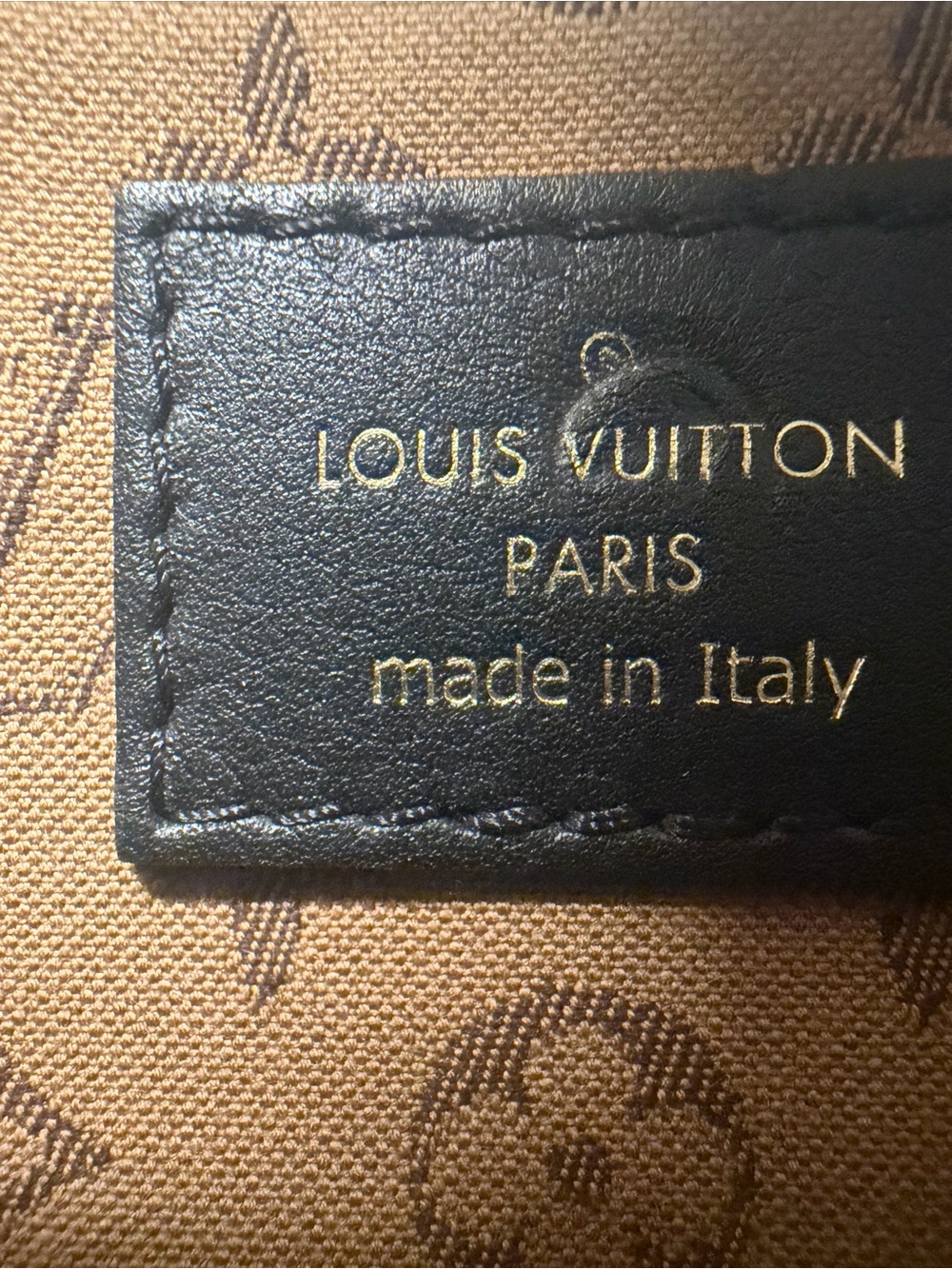 Louis Vuitton Rendez Vous calfskin Leather bag w/adjustable strap and gold chain - Picture 12 of 13